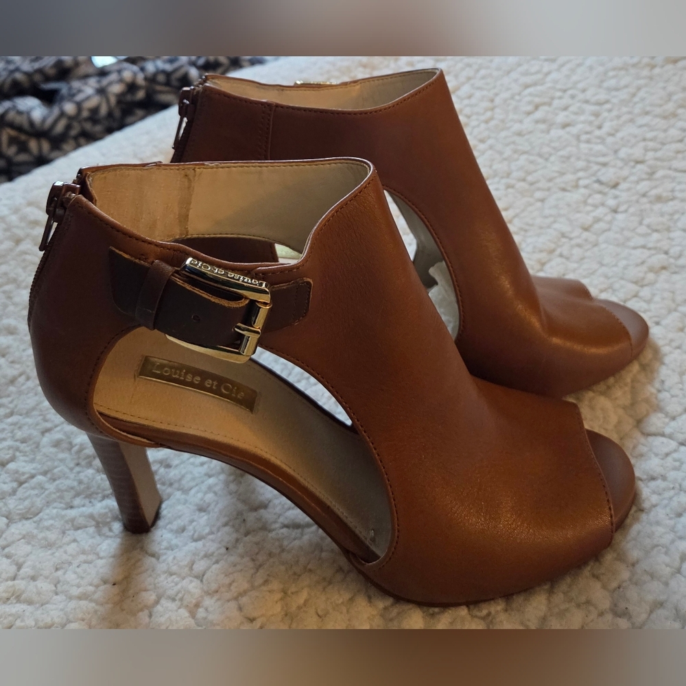 Louise et Cie Brown Leather Peep Toe Booties Heels Size 8M EU 38.5 Zip Buckle‎